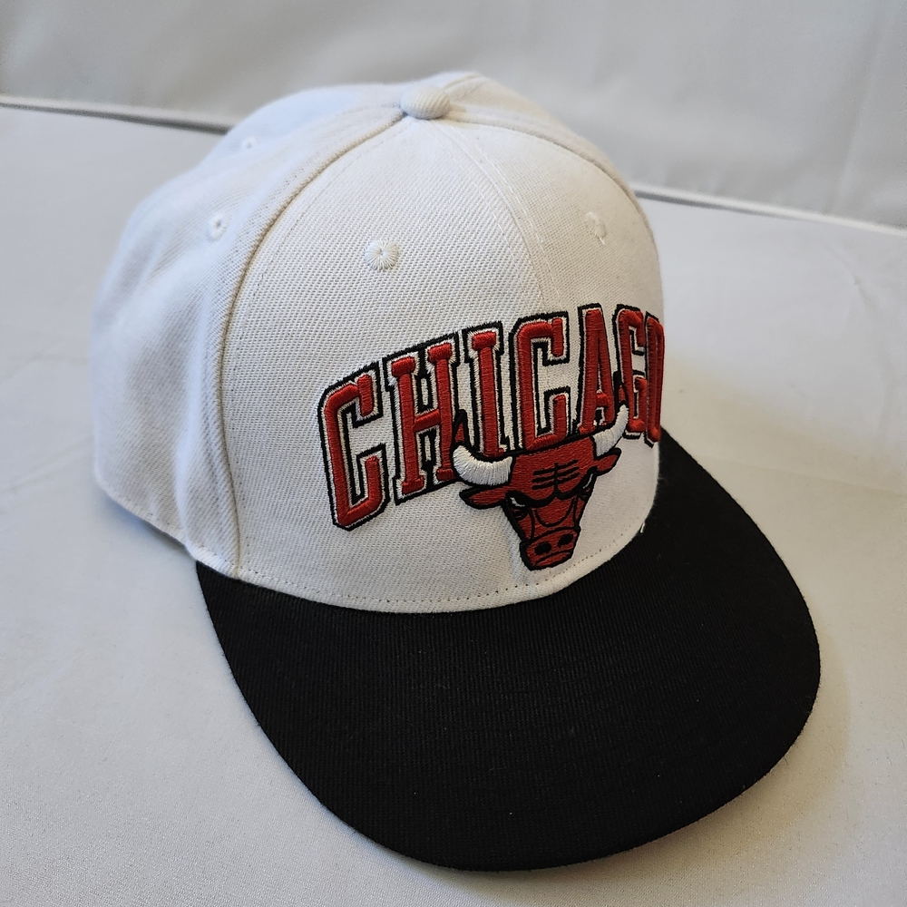 NBA Chicago Bulls White and Black Cap Ultra Game Snap Back Hat Michael Jordan